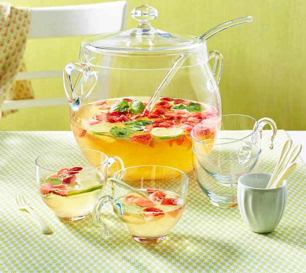 Mai-Bowle mit Erdbeeren und Minze Rezept Mai-Bowle mit Erdbeeren und Minze Rezept