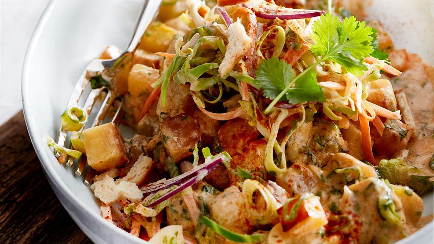 Mairübchen-Curry mit Knusper-Joghurt-Salat Rezept - Foto: House of Food / Bauer Food Experts KG