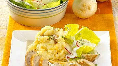 Mairübchen-Püree mit Geflügelbratwurst Rezept - Foto: Först, Thomas