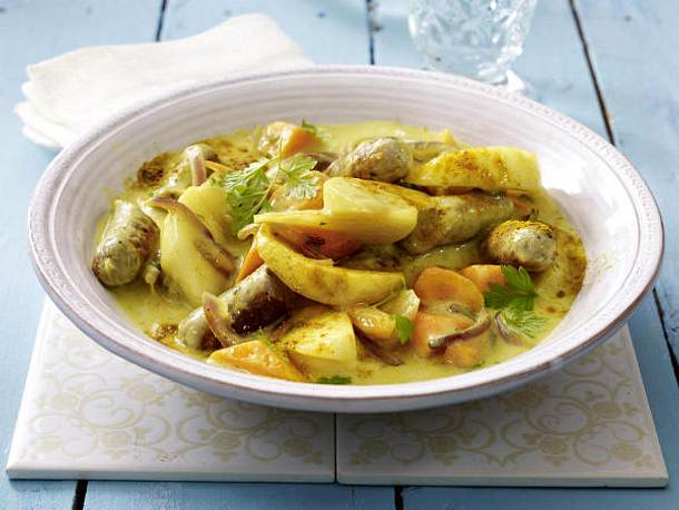 Mairübchen-Möhren-Ragout in Currysoße mit Bratwurst Rezept Mairübchen-Möhren-Ragout in Currysoße mit Bratwurst Rezept