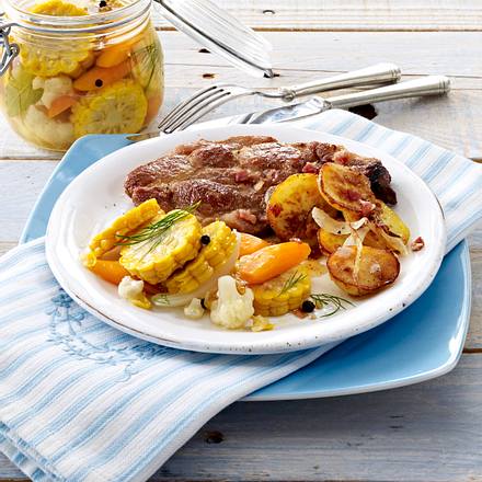 Mais-Mixed-Pickles zu Nackenkoteletts und Bratkartoffeln Rezept Mais-Mixed-Pickles zu Nackenkoteletts und Bratkartoffeln Rezept