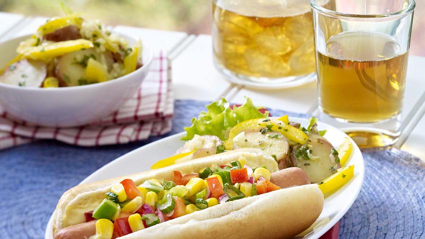 Mais-Relish Hot Dogs Rezept - Foto: House of Food / Bauer Food Experts KG