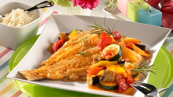 Maischolle à la Provence Rezept - Foto: LECKER @ Bauer Media Group Maischolle à la Provence Rezept - Foto: LECKER @ Bauer Media Group