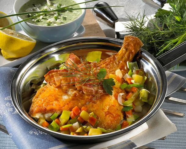 Maischolle mit Bacon und Bouillongemüse Rezept Maischolle mit Bacon und Bouillongemüse Rezept
