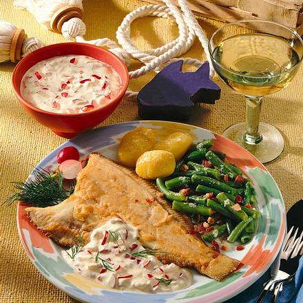 Maischolle mit Bohnen und Radieschen-Creme-fraîche Rezept