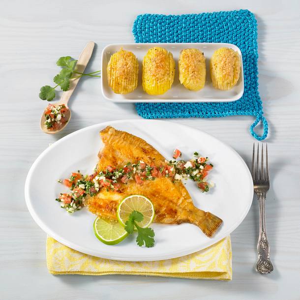 Maischolle mit Kräutersalsa und schwedischen Kartoffeln Rezept Maischolle mit Kräutersalsa und schwedischen Kartoffeln Rezept