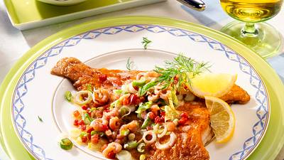 Maischolle mit Speck und Krabben Rezept - Foto: Maass