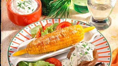 Maiskolben zu Ofenkartoffeln Rezept - Foto: LECKER @ Bauer Media Group