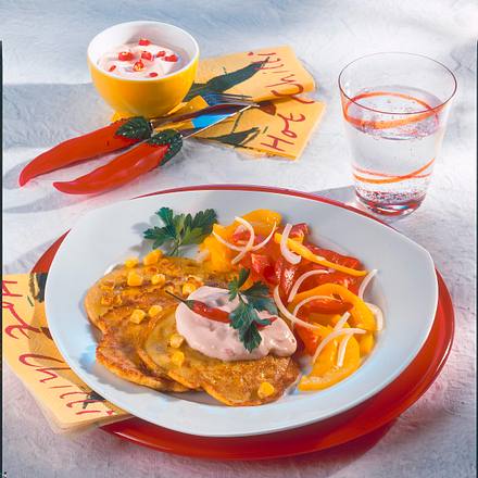 Maisküchlein mit Chili-Quark und Paprika-Salat Rezept