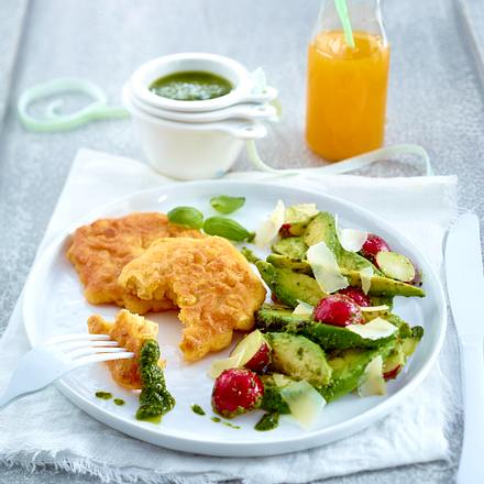 Maispuffer mit Avocado-Spalten, Radieschen und Basilikum-Pesto Rezept Maispuffer mit Avocado-Spalten, Radieschen und Basilikum-Pesto Rezept