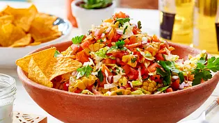 Maissalat mit Tortilla-Chips Rezept - Foto: LECKER @ Bauer Media Group Maissalat mit Tortilla-Chips Rezept - Foto: LECKER @ Bauer Media Group