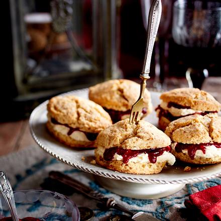 Majestätische Scones mit Clotted Cream Rezept Majestätische Scones mit Clotted Cream Rezept