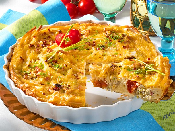 Makkaroni-Auflauf mit Speckwürfeln und Chinakohl Rezept | LECKER