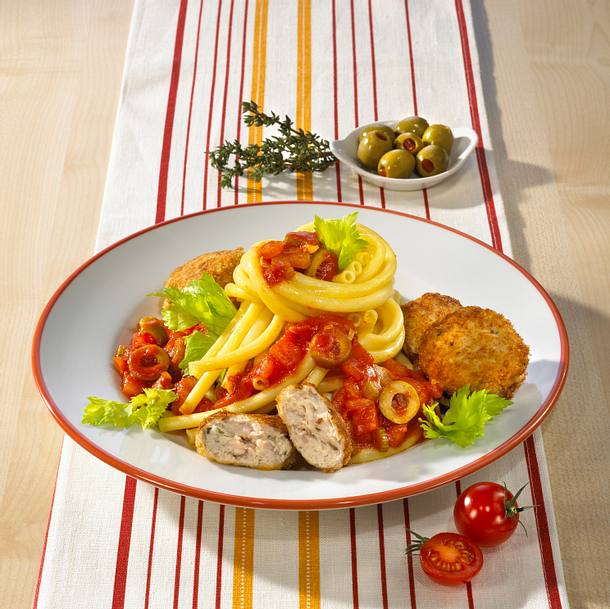 Makkaroni in Tomatensoße und Bratlinge Rezept Makkaroni in Tomatensoße und Bratlinge Rezept