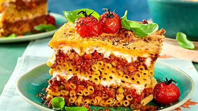 Makkaroni-Lasagne  mit 3-Käse-Haube Rezept - Foto: LECKER @ Bauer Media Group