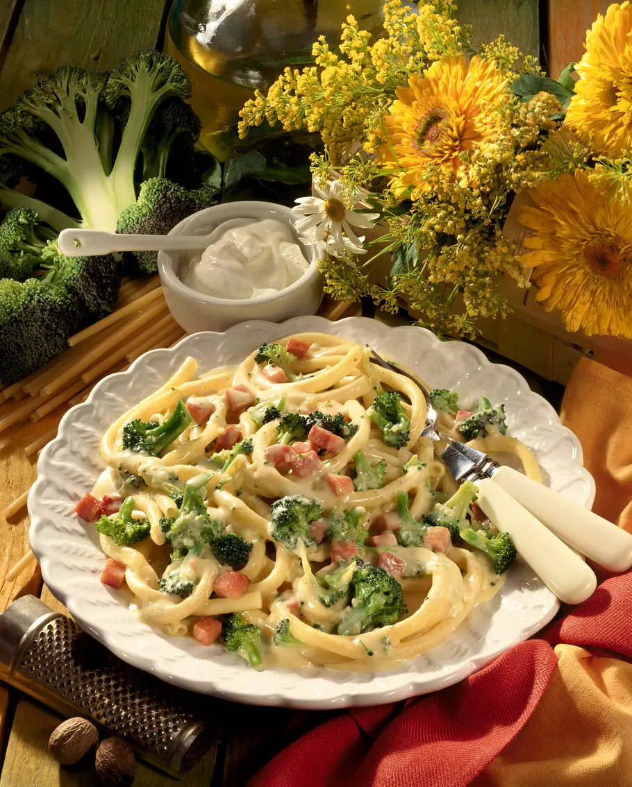 Makkaroni mit Broccoli-Schmand-Soße Rezept Makkaroni mit Broccoli-Schmand-Soße Rezept