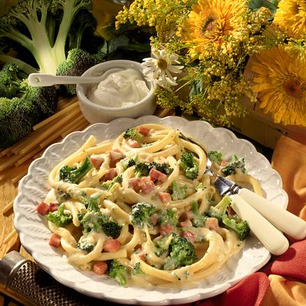 Makkaroni mit Broccoli-Schmand-Soße Rezept Makkaroni mit Broccoli-Schmand-Soße Rezept