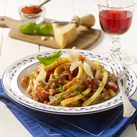 Makkaroni mit Paprika-Hack-Soße Rezept
