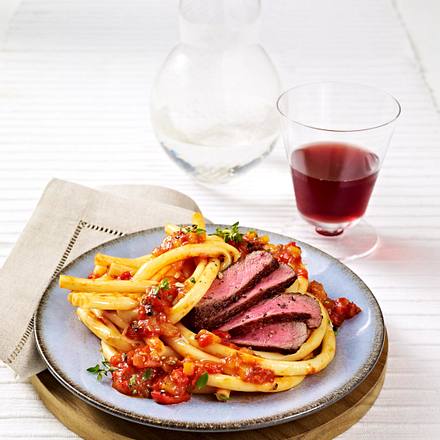 Makkaroni mit Paprikasugo und Steakstreifen Rezept Makkaroni mit Paprikasugo und Steakstreifen Rezept