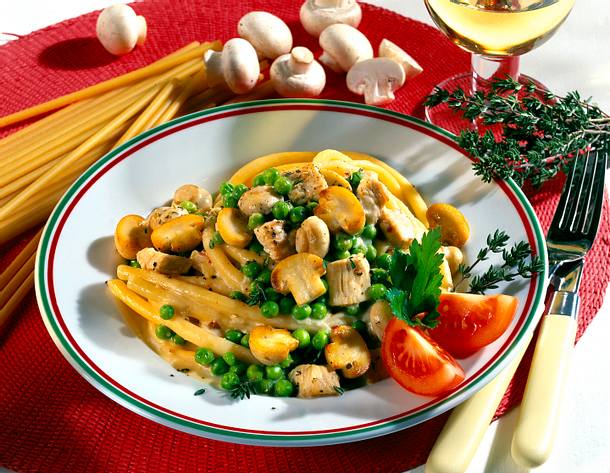 Makkaroni mit Puten-Käsesahnesoße Rezept Makkaroni mit Puten-Käsesahnesoße Rezept