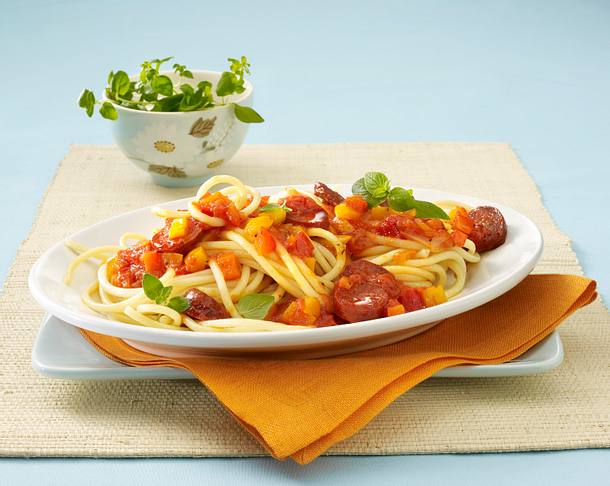 Makkaroni mit scharfer Paprikasoße (Pastasoße) Rezept Makkaroni mit scharfer Paprikasoße (Pastasoße) Rezept