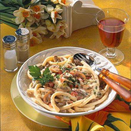 Makkaroni mit Schweinefilet-Soße Typ Stroganoff Rezept Makkaroni mit Schweinefilet-Soße Typ Stroganoff Rezept
