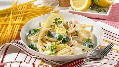 Makkaroni mit Spinat-Ricotta-Soße Rezept - Foto: LECKER @ Bauer Media Group
