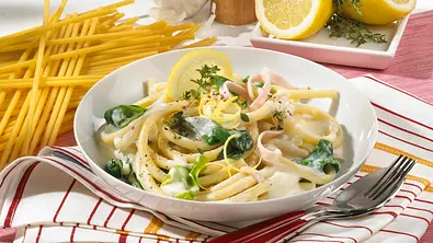 Makkaroni mit Spinat-Ricotta-Soße Rezept - Foto: LECKER @ Bauer Media Group