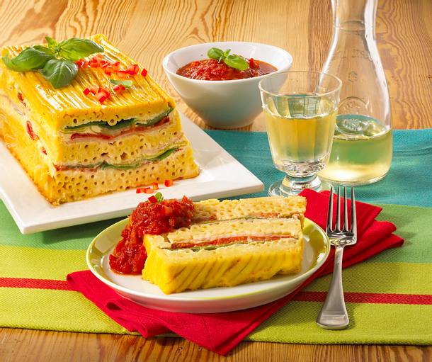 Makkaroni-Schinken-Auflauf mit Tomatensoße Rezept