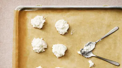 Makronen backen - Foto: LECKER @ Bauer Media Group