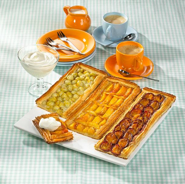 Makronenstreifen mit dreierlei Früchten Rezept Makronenstreifen mit dreierlei Früchten Rezept