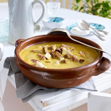 Mallorquinische Hühnersuppe mit Mandeln (Sopa Boba) Rezept Mallorquinische Hühnersuppe mit Mandeln (Sopa Boba) Rezept