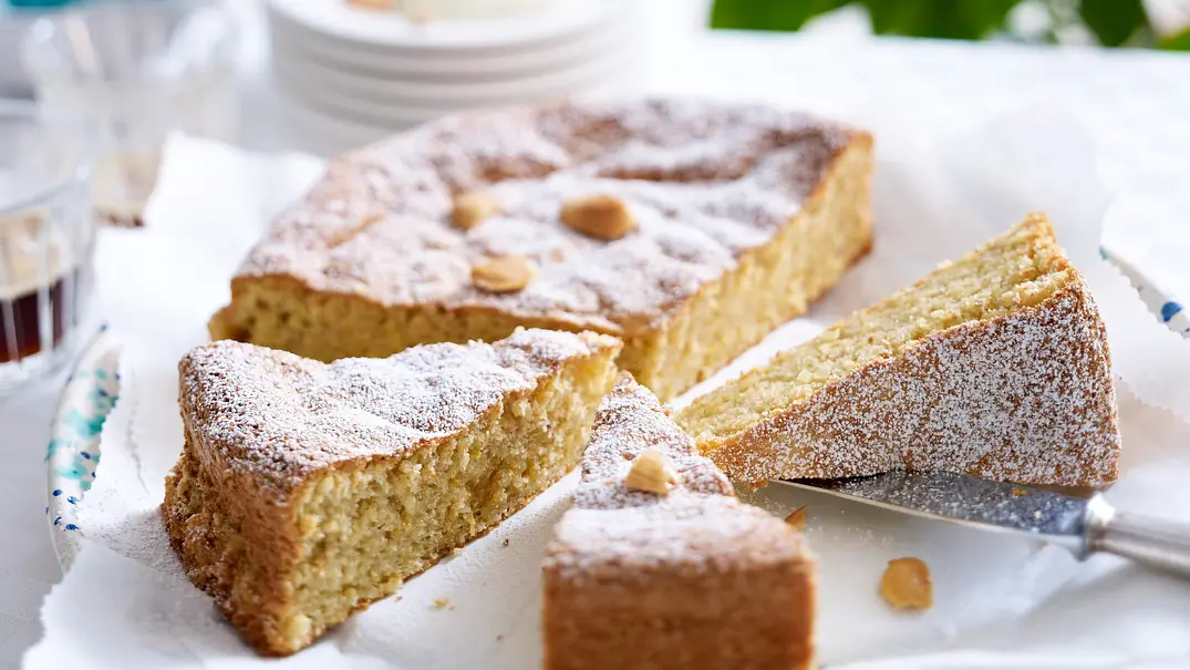 Mallorquinischer Mandelkuchen (Gató de almendra) Rezept - Foto: LECKER @ Bauer Media Group Mallorquinischer Mandelkuchen (Gató de almendra) Rezept - Foto: LECKER @ Bauer Media Group