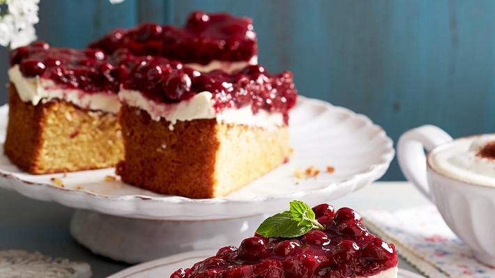 Mallorquinischer Mandelkuchen mit Kirschmascarpone Rezept - Foto: House of Food / Bauer Food Experts KG