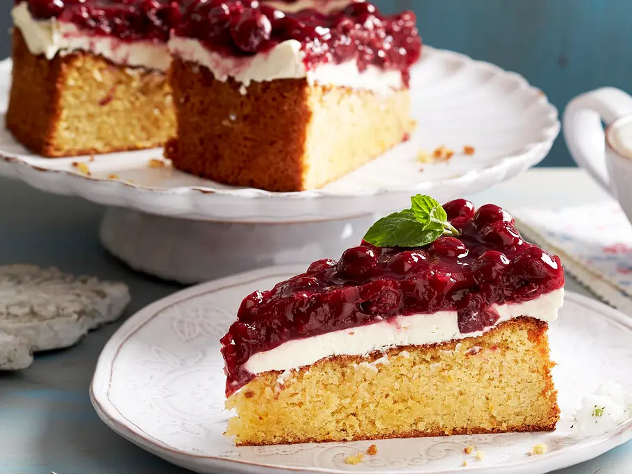 Mallorquinischer Mandelkuchen mit Kirschmascarpone Rezept Mallorquinischer Mandelkuchen mit Kirschmascarpone Rezept