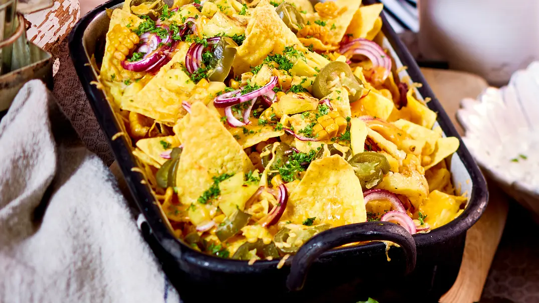 Mammutladung Käsenachos mit gegrillter Ananas Rezept - Foto: LECKER @ Bauer Media Group Mammutladung Käsenachos mit gegrillter Ananas Rezept - Foto: LECKER @ Bauer Media Group