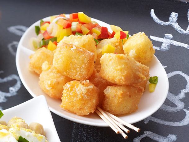 Manchegobällchen mit Paprikasalsa Rezept Manchegobällchen mit Paprikasalsa Rezept