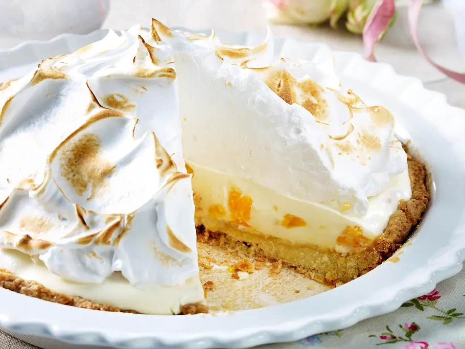 Mandarinen- Sahnetorte mit Baiserhaube Rezept Mandarinen- Sahnetorte mit Baiserhaube Rezept