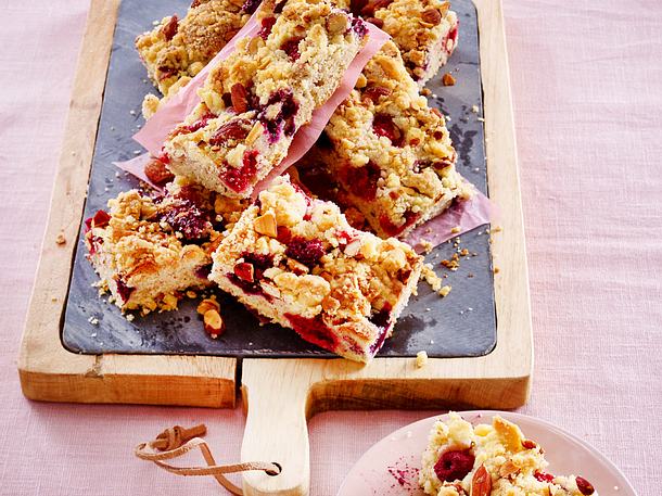 Mandel-Beeren-Streuselkuchen Rezept