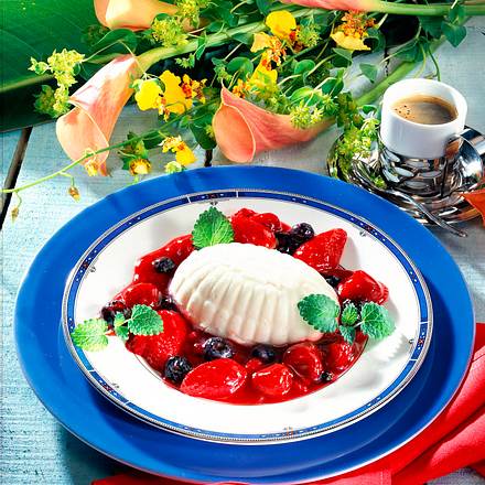 Mandel-Flan auf Beeren Rezept Mandel-Flan auf Beeren Rezept