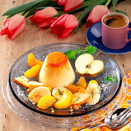 Mandel-Grießpudding mit Obstsalat Rezept Mandel-Grießpudding mit Obstsalat Rezept
