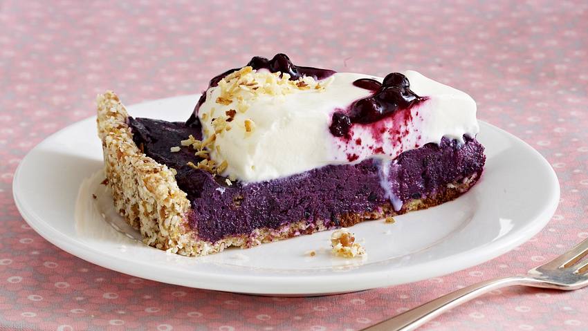 Mandel-Heidelbeer-Tarte mit Kokos-Sahne Rezept - Foto: House of Food / Bauer Food Experts KG