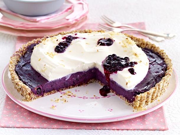 Mandel-Heidelbeer-Tarte mit Kokos-Sahne Rezept