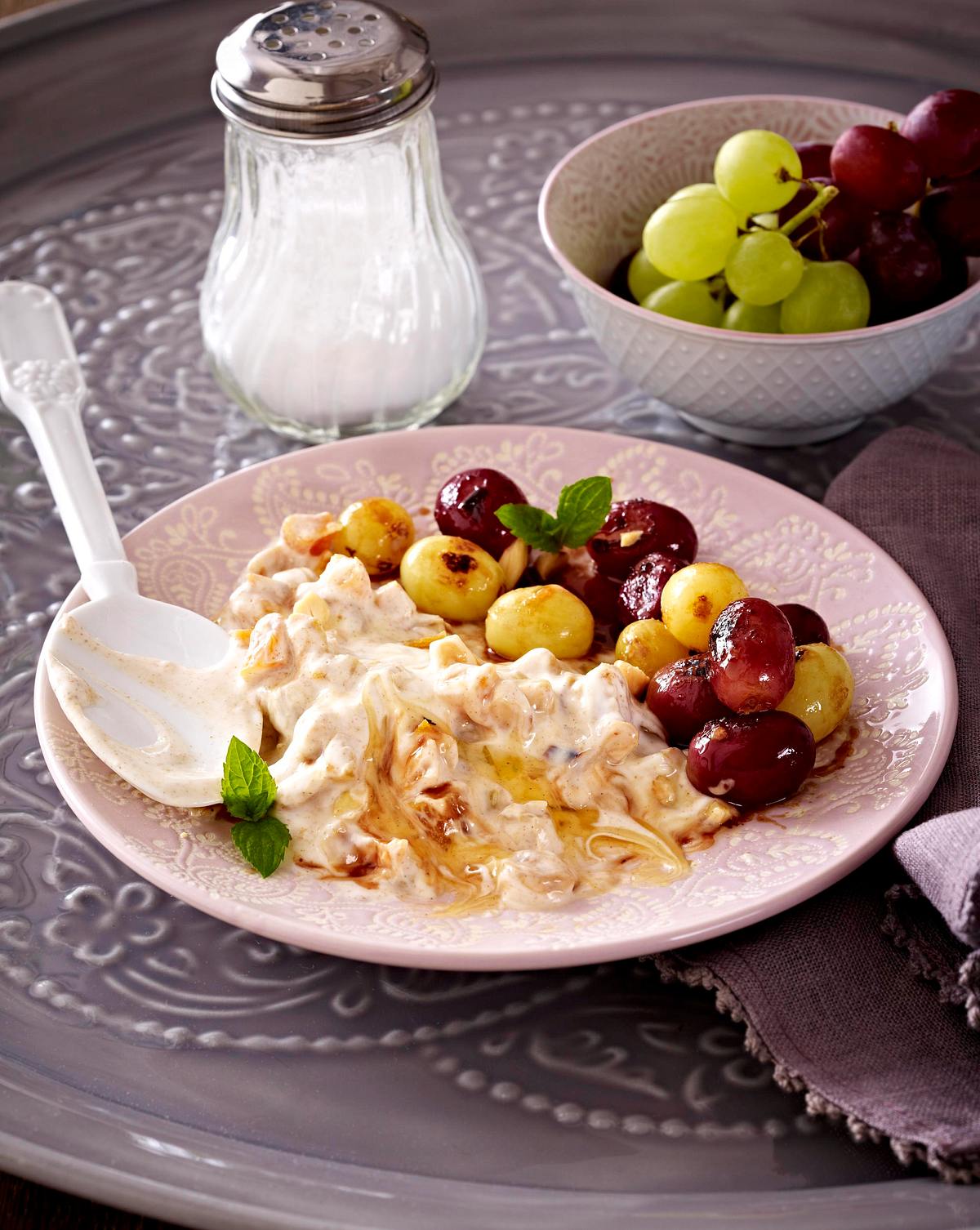 Mandel-Joghurt mit Trauben Rezept