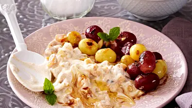 Mandel-Joghurt mit Trauben Rezept - Foto: LECKER @ Bauer Media Group