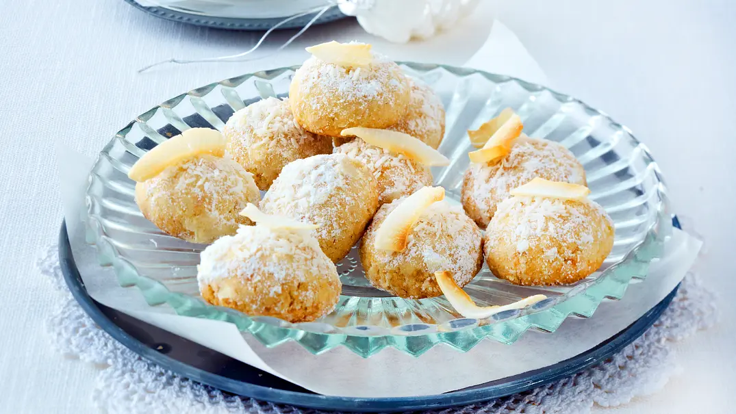 Mandel-Kokos-Bällchen Rezept - Foto: LECKER @ Bauer Media Group Mandel-Kokos-Bällchen Rezept - Foto: LECKER @ Bauer Media Group