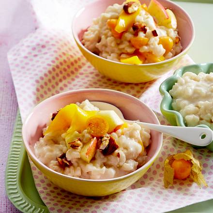 Mandel-Milchreis mit Obstsalat Rezept Mandel-Milchreis mit Obstsalat Rezept