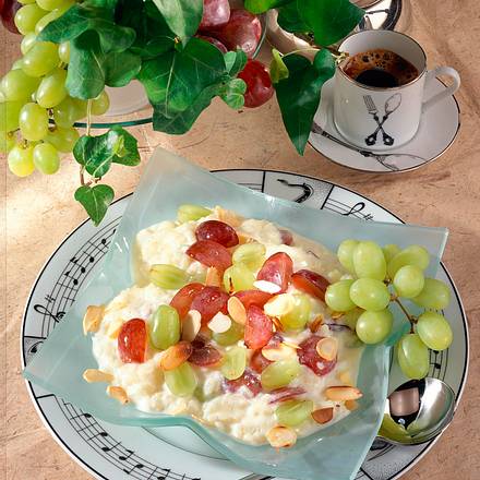 Mandel-Milchreis mit Trauben Rezept