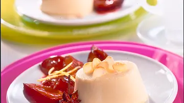 Mandel-Panna Cotta mit Zwetschenkompott Rezept - Foto: LECKER @ Bauer Media Group