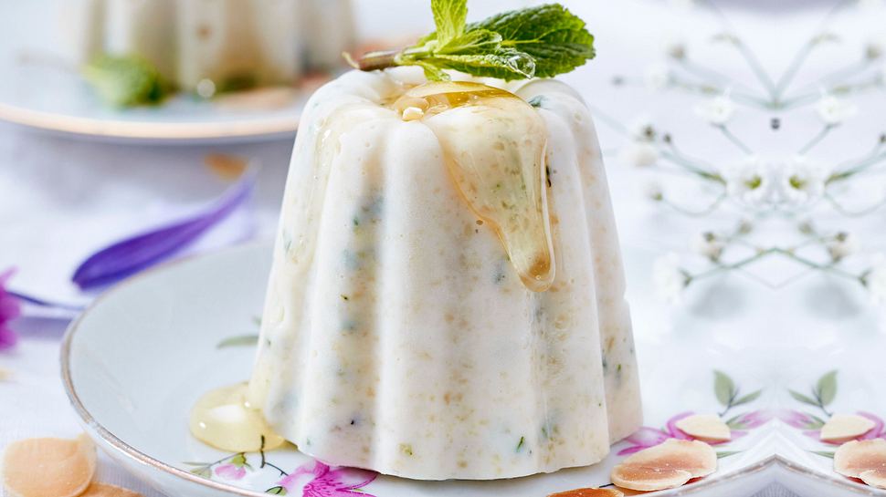 Mandel-Pannacotta mit Honig-Zapfen Rezept - Foto: House of Food / Bauer Food Experts KG